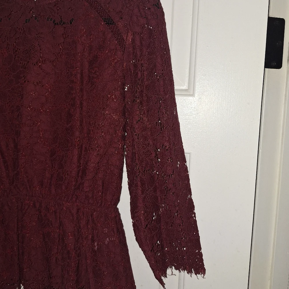 Express Peplum Lace Blouse - Picture 7 of 11